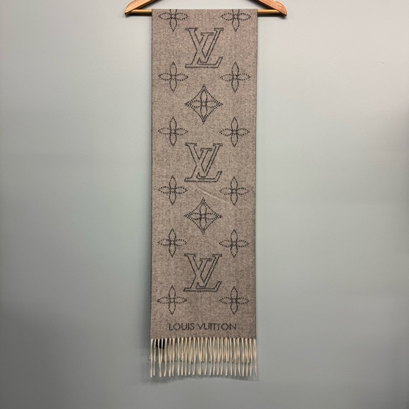 Louis Vuitton Scarf - Picture 1 of 5